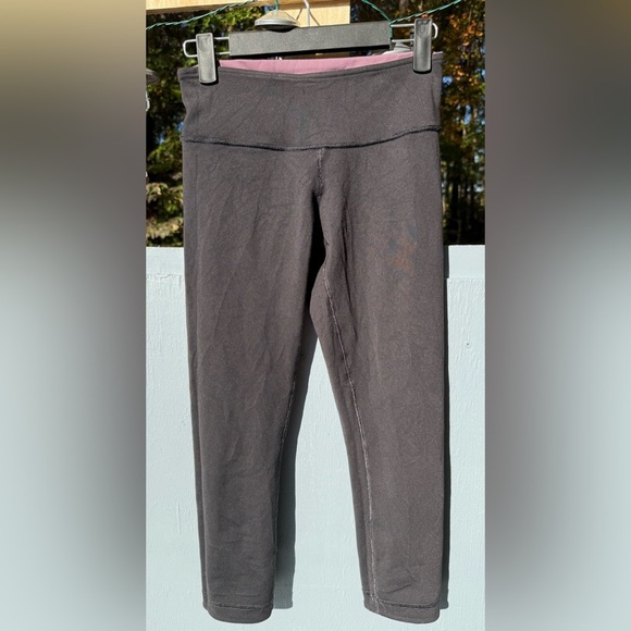 Lululemon Reversible Wunder Under Leggings Size 4 Mauve Black Crop - Picture 5 of 7